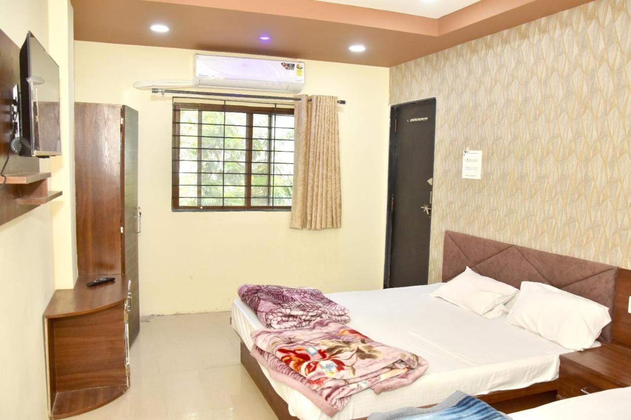 Green Leaf Hotel اوجاين المظهر الخارجي الصورة