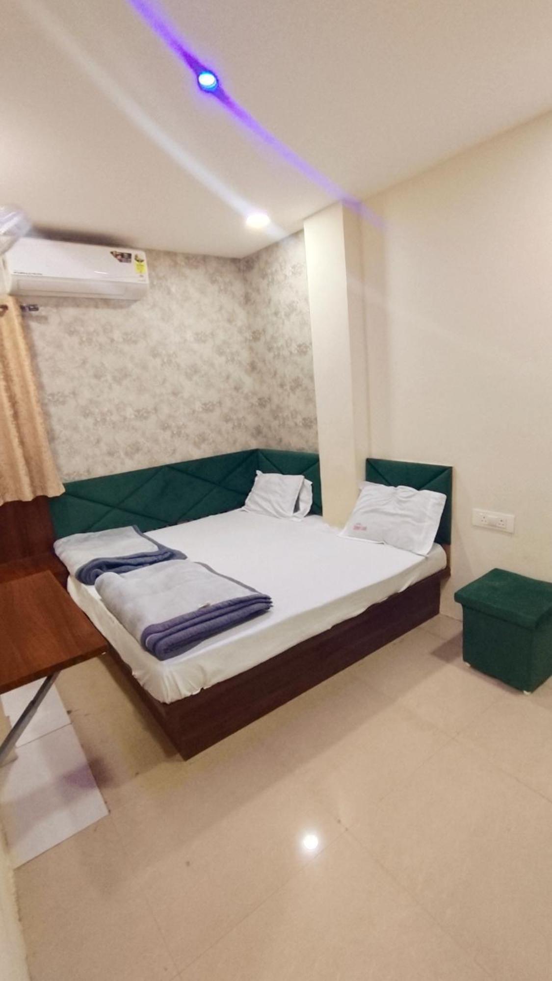 Green Leaf Hotel اوجاين المظهر الخارجي الصورة