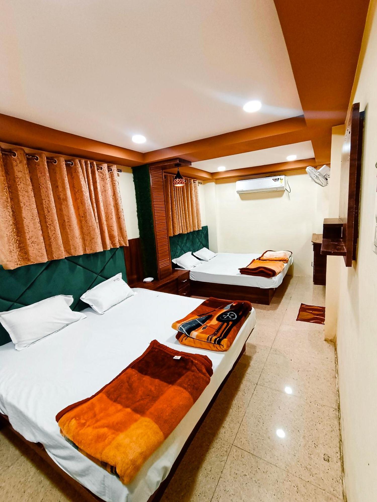 Green Leaf Hotel اوجاين المظهر الخارجي الصورة