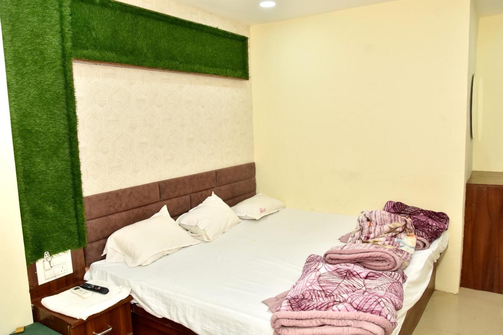 Green Leaf Hotel اوجاين المظهر الخارجي الصورة