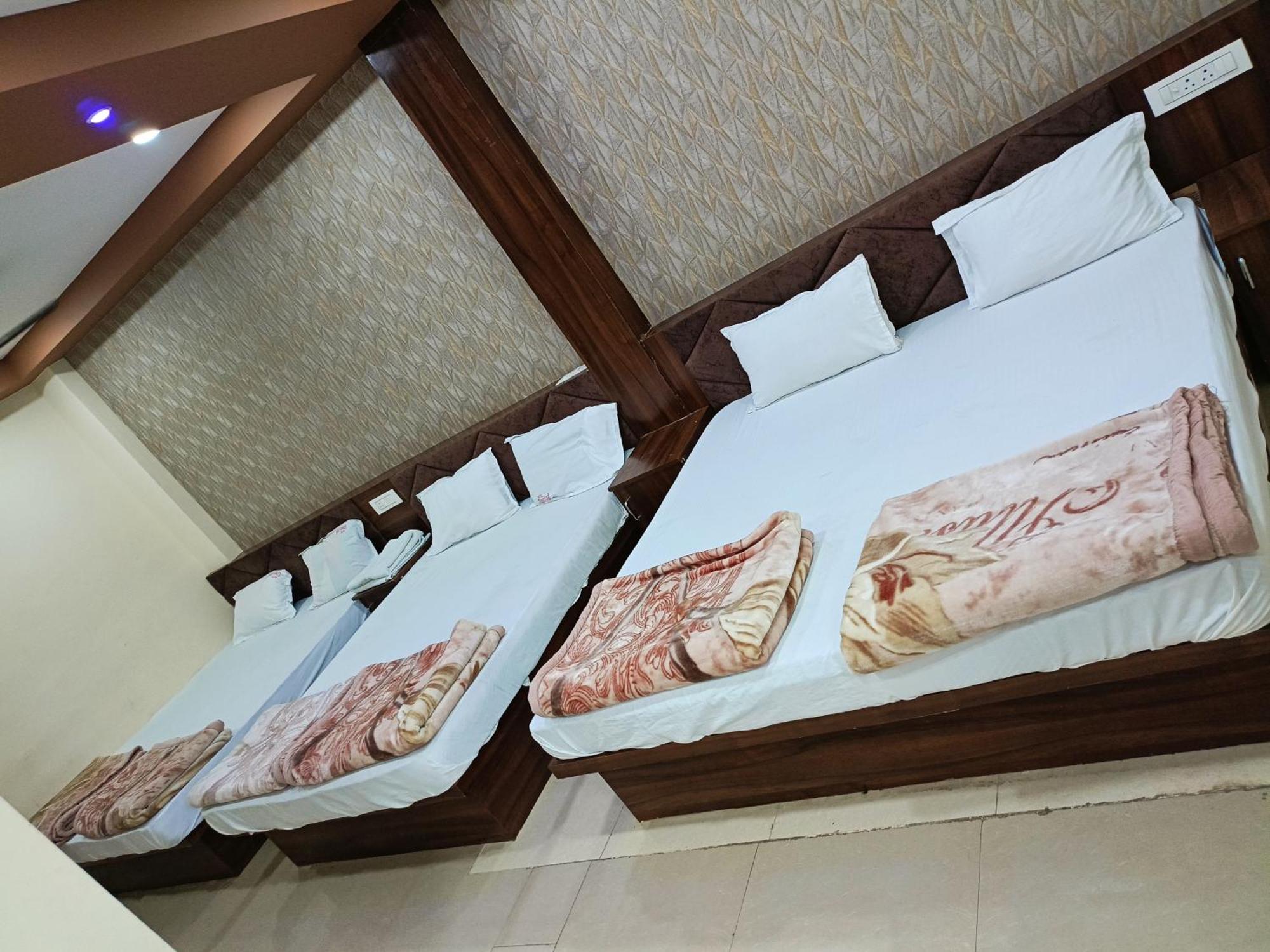 Green Leaf Hotel اوجاين المظهر الخارجي الصورة
