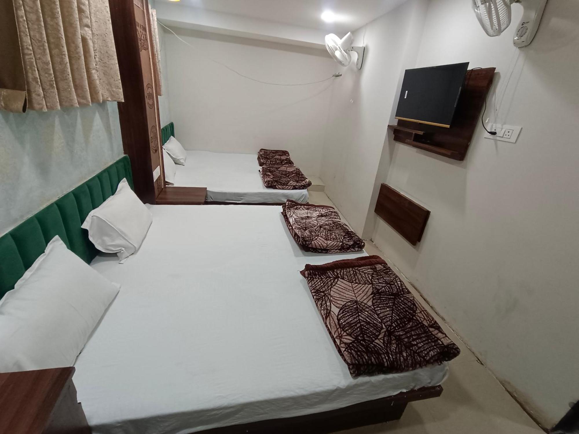 Green Leaf Hotel اوجاين المظهر الخارجي الصورة